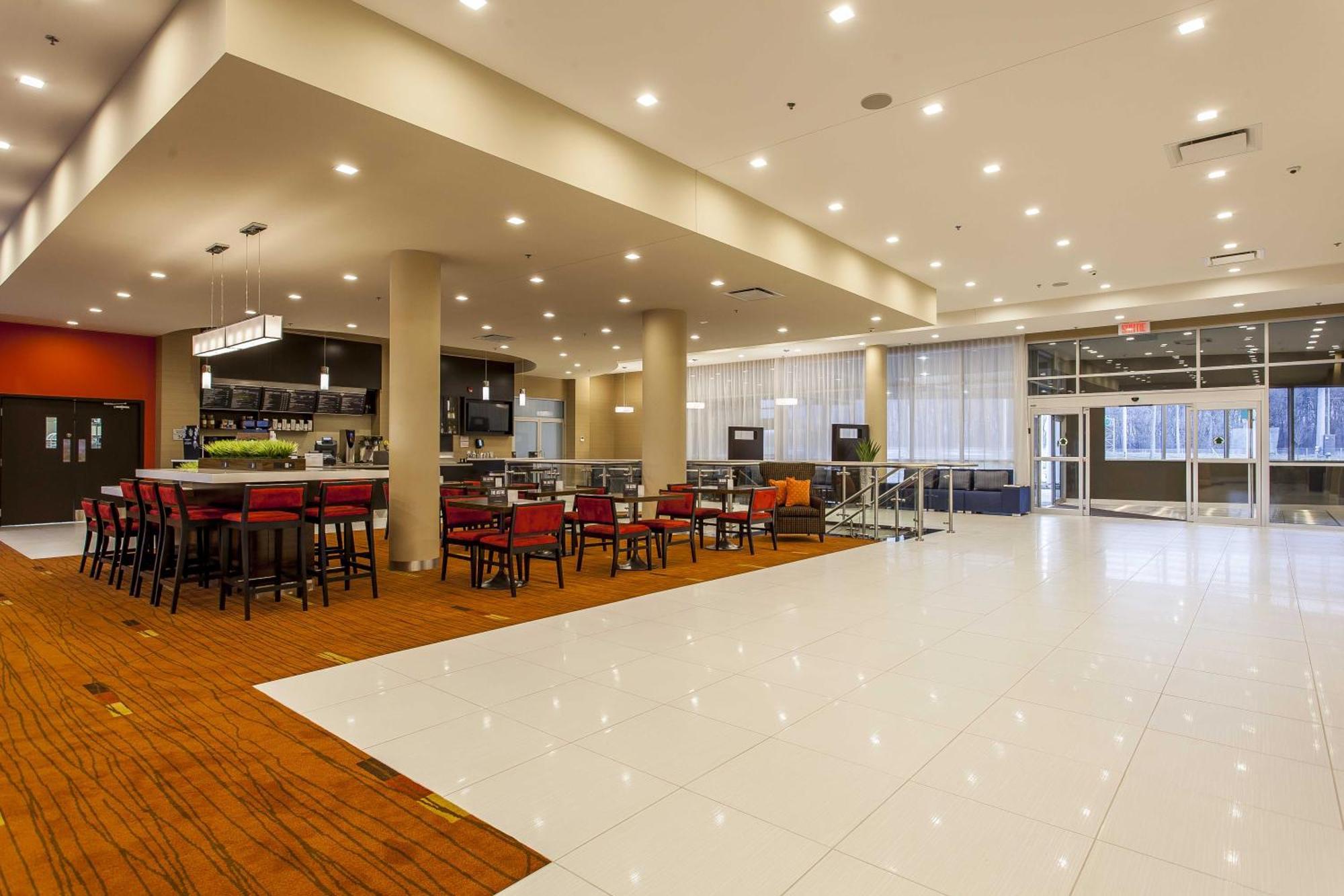 Courtyard By Marriott Montreal West Island/baie D'urfe 4*