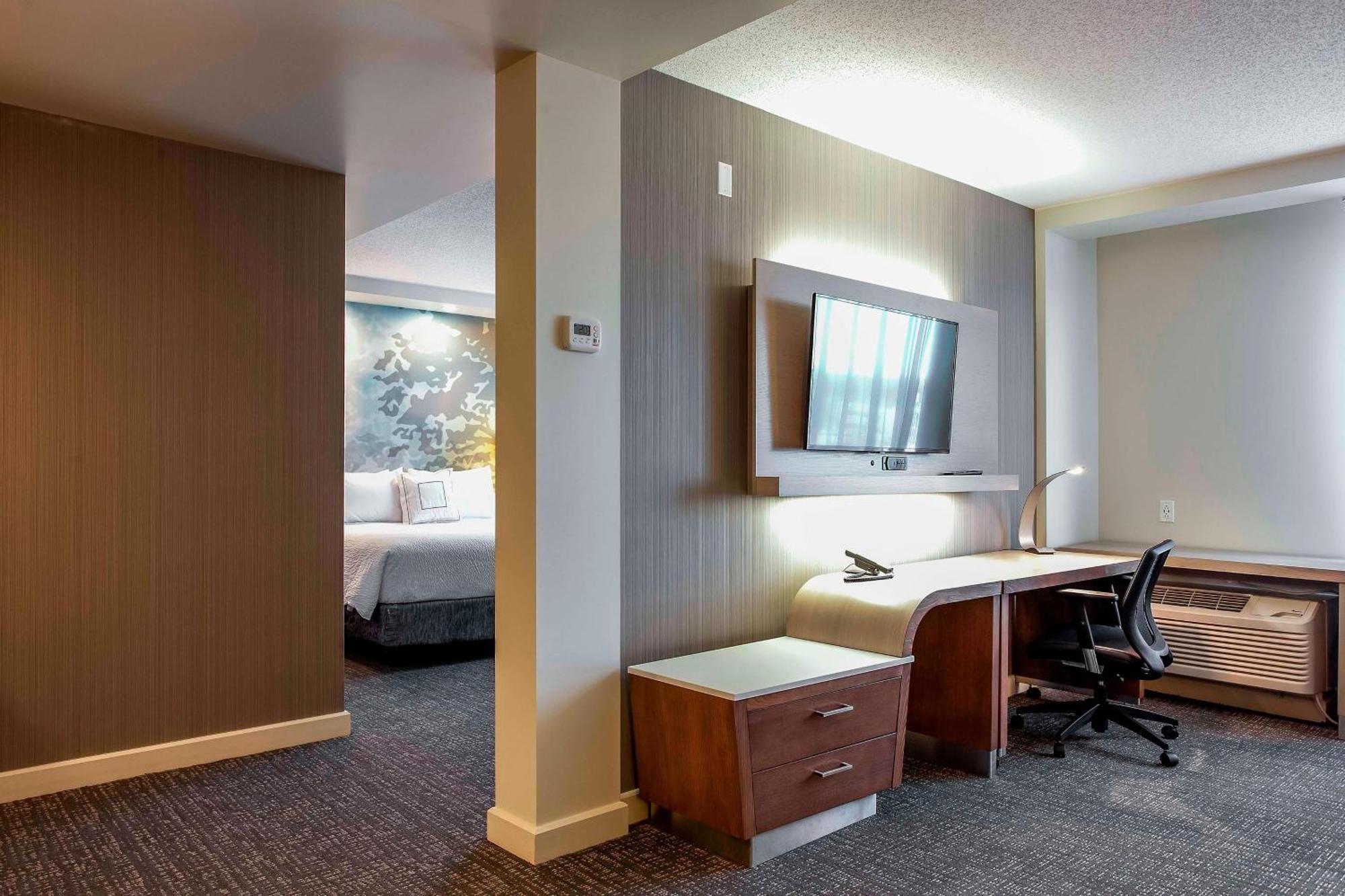 Courtyard By Marriott Montreal West Island/baie D'urfe 4*