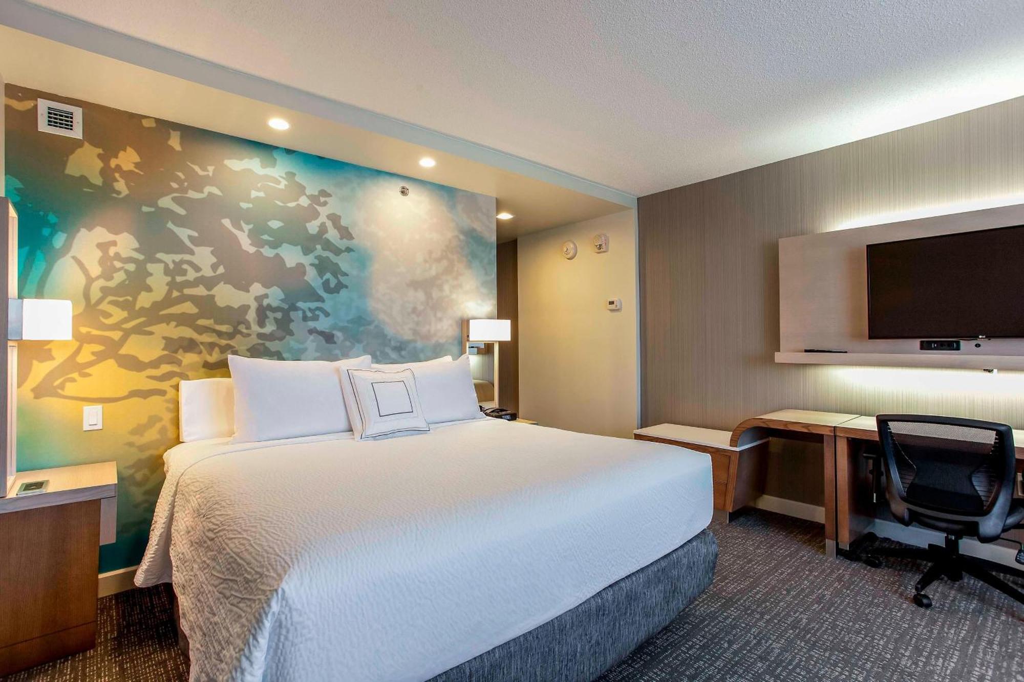 Courtyard By Marriott Montreal West Island/baie D'urfe Hotel 4*