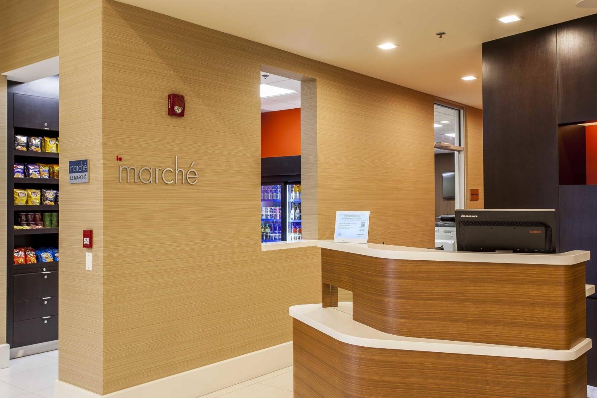 Courtyard By Marriott Montreal West Island/baie D'urfe Hotel Baie D'Urfe