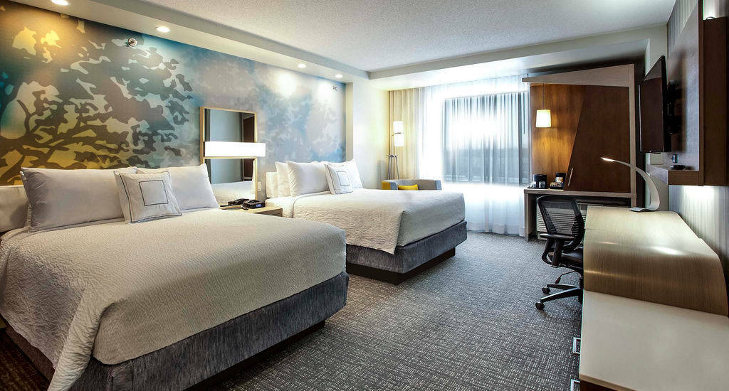 Courtyard By Marriott Montreal West Island/baie D'urfe Hotel