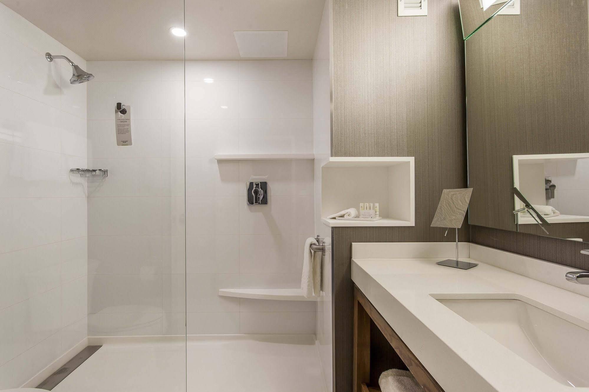 Hotel Courtyard By Marriott Montreal West Island/baie D'urfe